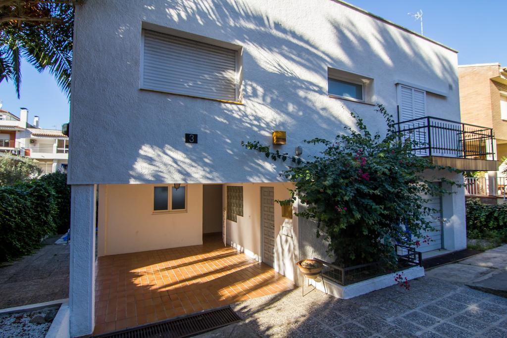 Agi Riu Segre Villa Roses Chambre photo